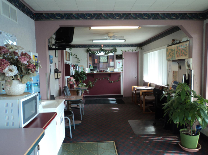 Public Area 2, Knights Inn - Ottawa, KS, Franklin