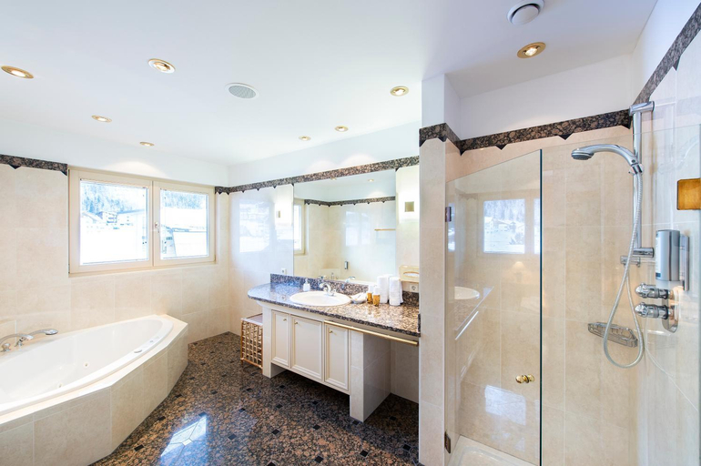 Bathroom 2, Hotel Rossle Superior, Landeck