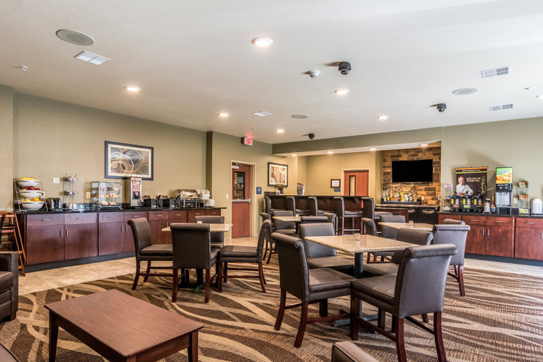 Food & Drinks 5, Cobblestone Hotel & Suites - Greenville, Mercer