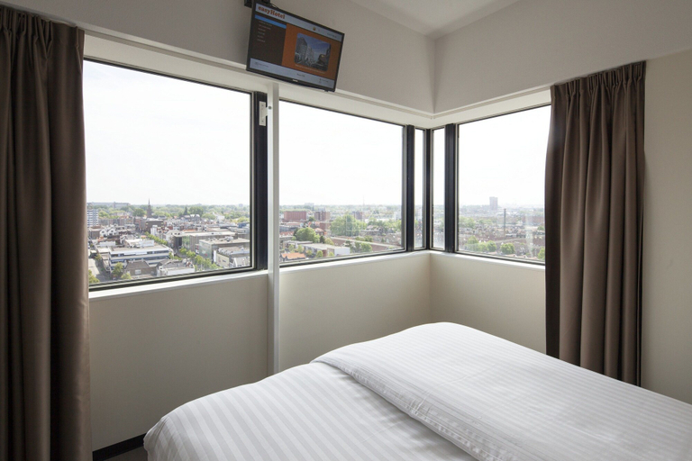 Bedroom 5, easyHotel Amsterdam Zaandam, Zaanstad