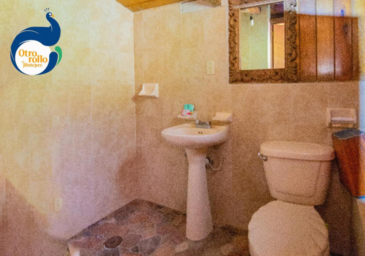 Bathroom 4, otro rollo en Jilotepec, Xochiapulco