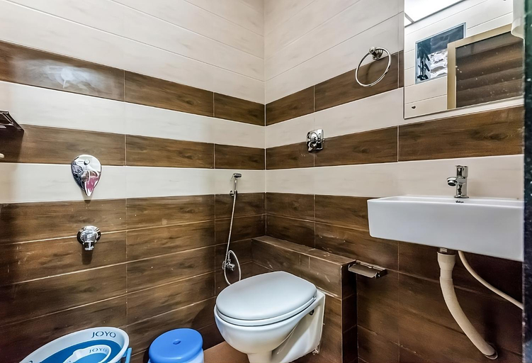 Bathroom 4, Sai Sharan Stay Inn - Near MIDC Turbhe, Navi Mumbai, Thane