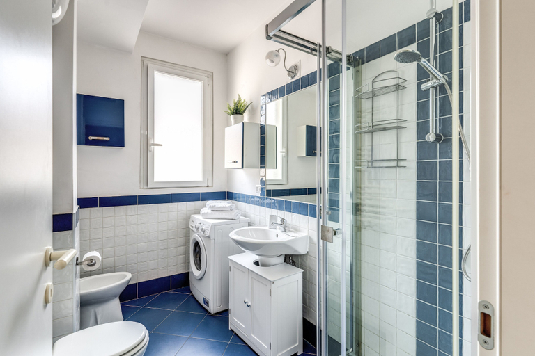 Bathroom 2, RDD, Rome