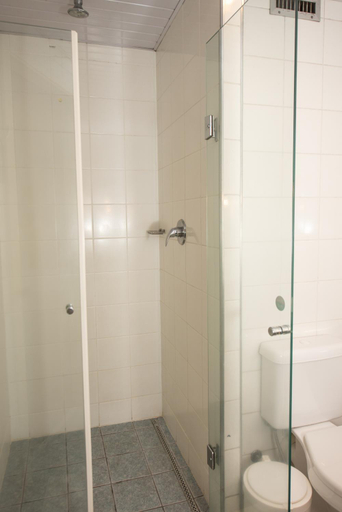 Bathroom 4, ibis Betim, Betim