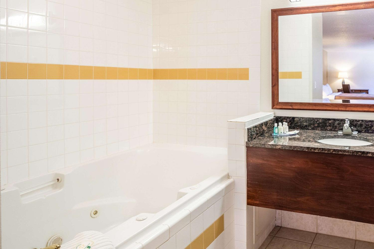 Bathroom 4, Quality Inn Keystone near Mount Rushmore, Pennington