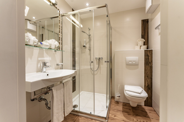 Bathroom 4, Hartweger's Hotel, Liezen