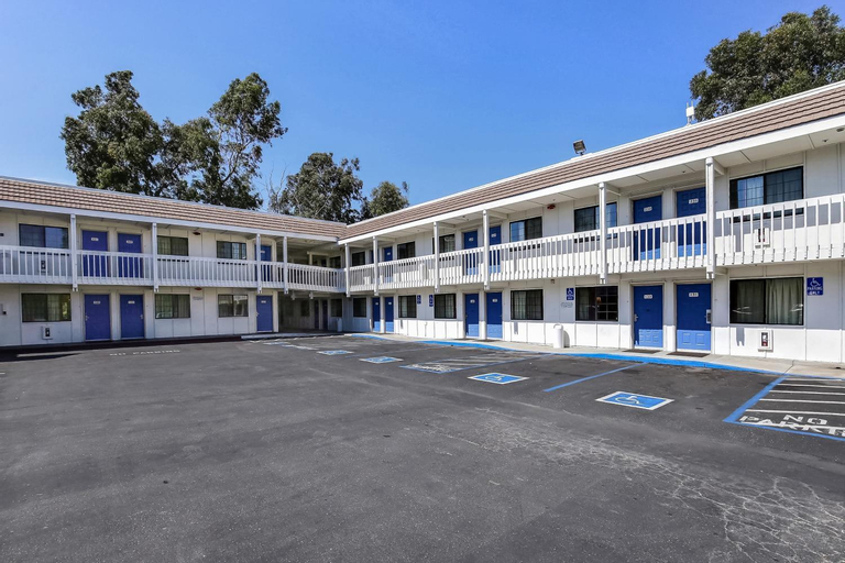 Exterior & Views 18