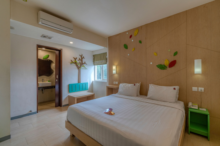 Bedroom 3, Ascent Hotel & Cafe Malang, Malang