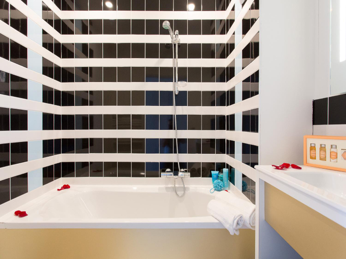 Bathroom 5, Adonis Mougins, Alpes-Maritimes