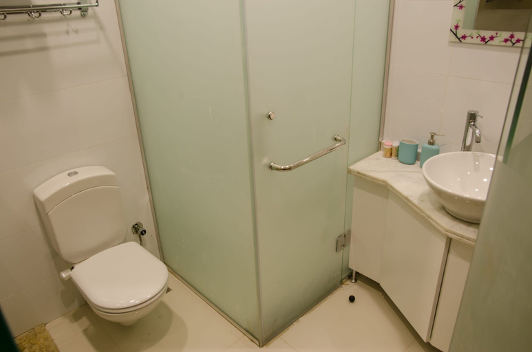 Bathroom 5, Grand Agor Hotel, 'Abdin