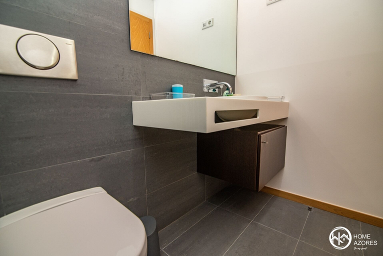 Bathroom 5, Home Azores - Mountain View Apartment, Ponta Delgada