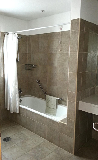 Bathroom 5, Village Cabo Girao, Câmara de Lobos