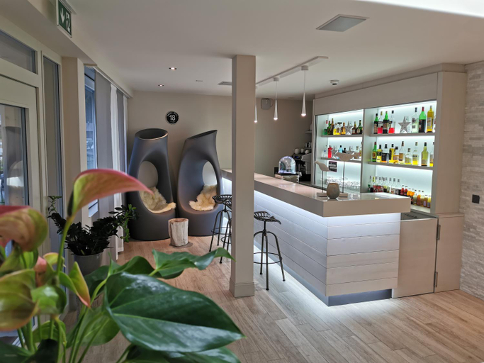 Public Area 3, Le White, Monthey
