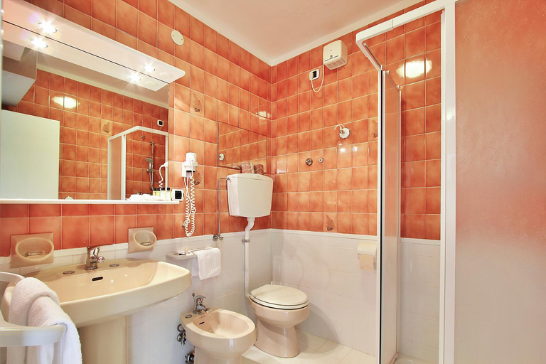 Bathroom 2, Aparthotel Ponza, Udine