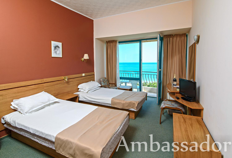 Bedroom 2, Hotel Ambassador - Free Parking, Varna