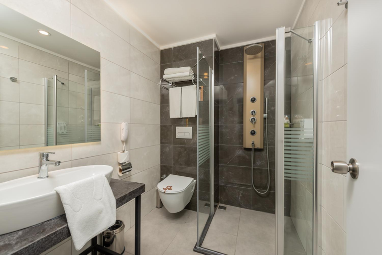 Bathroom 5, White City Resort Hotel, Alanya