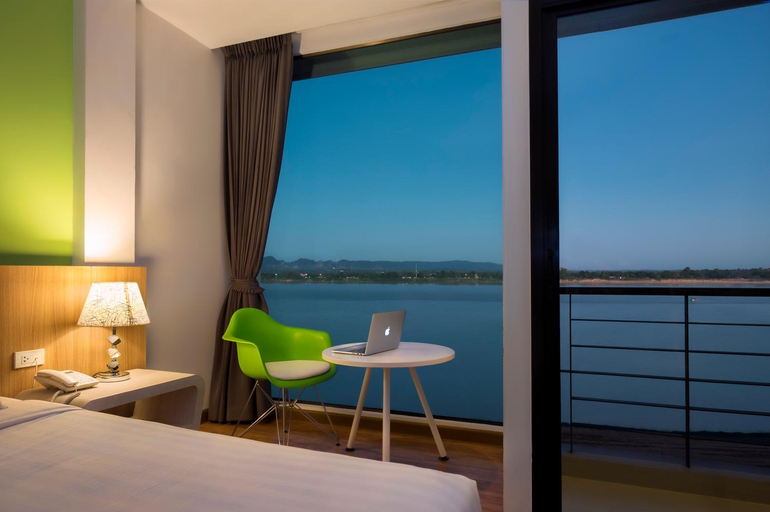 Bedroom, The River Hotel, Muang Nakhon Phanom