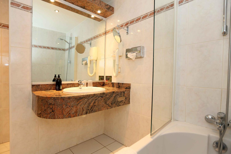 Bathroom 4, Adagio Original Thoiry Geneve, Ain