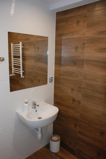 Others 5, Hotelik Manhatan, Radzyń