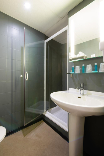 Bathroom 4, Hotel Atrium Mondial Lourdes, Hautes-Pyrénées