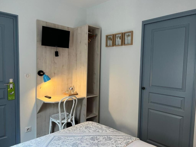 Bedroom 2, Hôtel de Lion sur Mer, Calvados