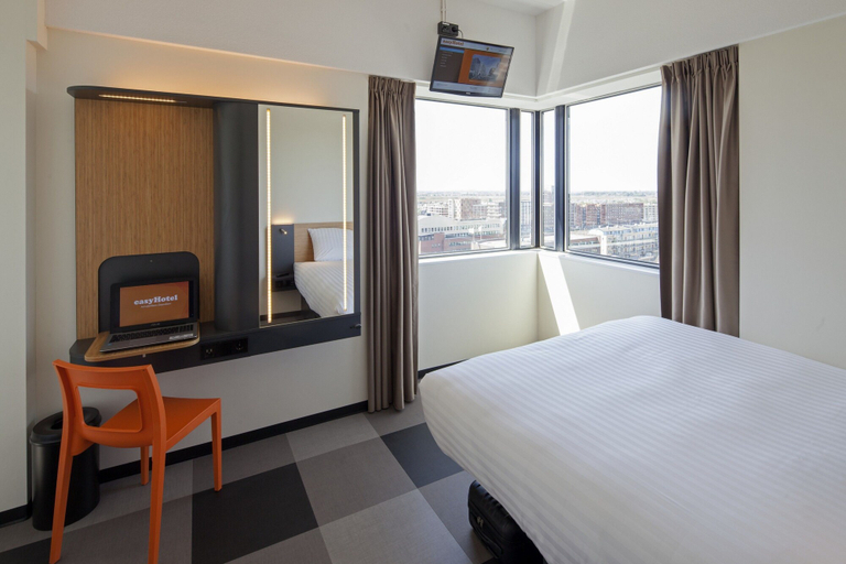 Bedroom 4, easyHotel Amsterdam Zaandam, Zaanstad