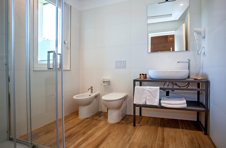 Bathroom 5, Hotel Angelina, Napoli