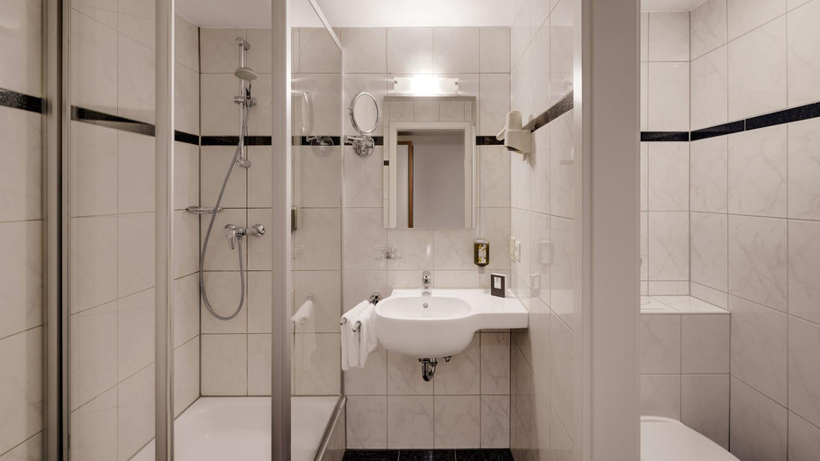 Bathroom 2, Hotel Newton Heilbronn, Heilbronn