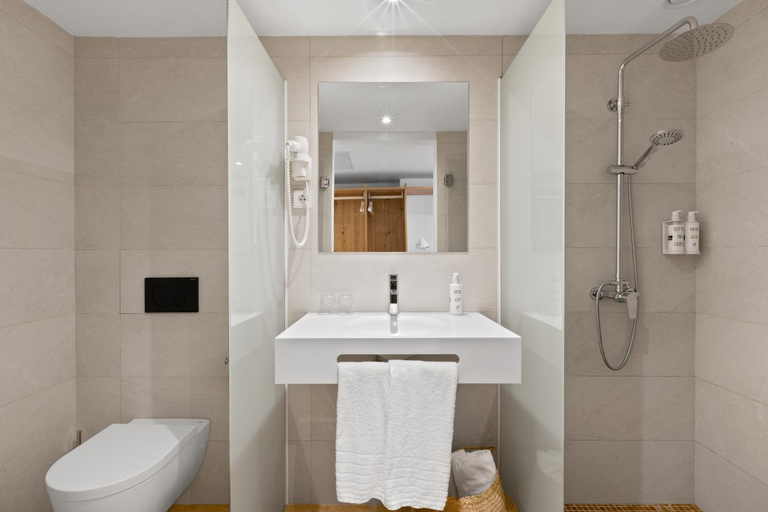 Bathroom 5, Palmanova Beach Apartments by TRH, Baleares