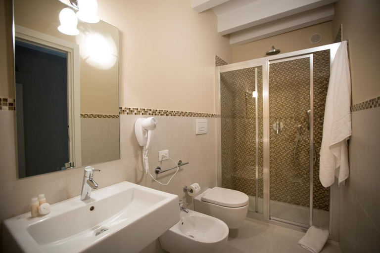 Bathroom 3, Central Gallery Rooms- Palazzo D'Ali' Staiti XIX, Trapani