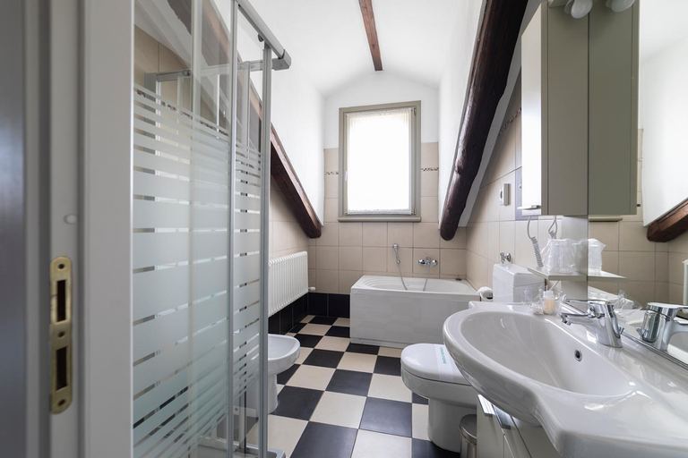 Bathroom 3, Cascina Marchesa, Torino