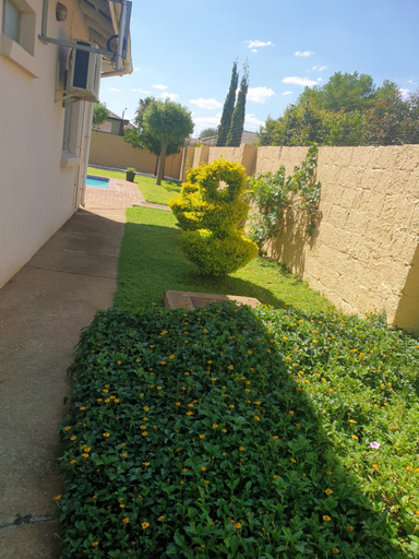 Others 2, Strand Meadows B&B, Gaborone
