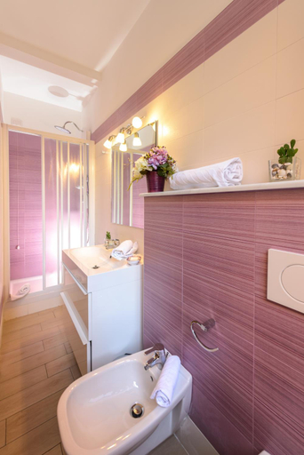 Bathroom 4, Il Timone, Genova