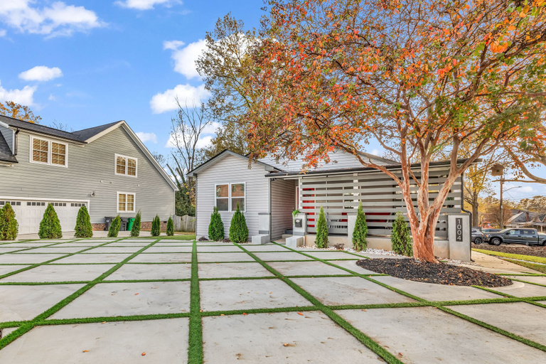 Exterior & Views 2, Charlotte Spacious 4BR Home, Mecklenburg