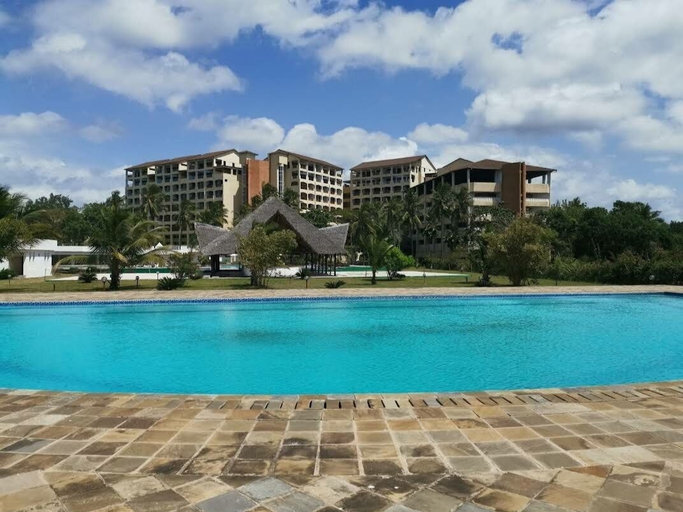Sport & Beauty 4, Lux Suites Golden Sun Studio Apartments, Msambweni