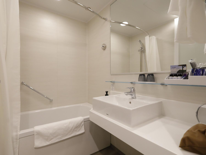 Bathroom 7