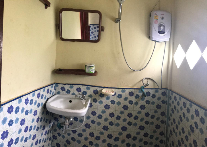 Bathroom, Somphamit Guesthouse, Khong