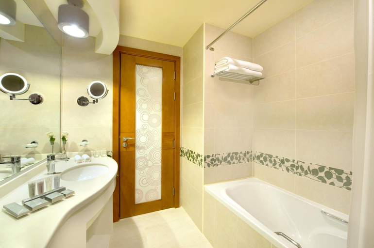 Bathroom 4, City Seasons Towers Hotel, Dubai