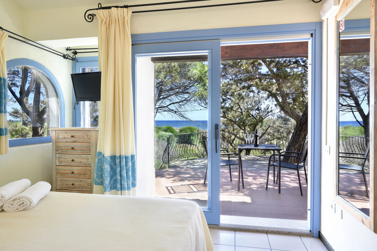 Bedroom 2, Villaggio Colostrai, Cagliari