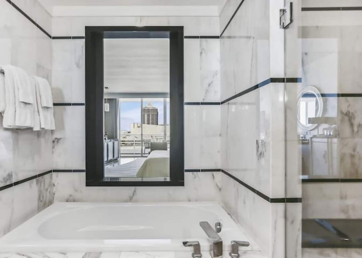 Bathroom 4, FontaineBleau Resort Pool & Ocean View, Miami-Dade