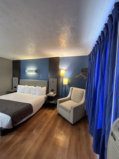 Bedroom 5, Rodeway Inn Emporia, Lyon