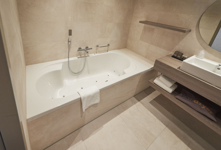 Bathroom 4, Van der Valk Hotel Leeuwarden, Leeuwarden