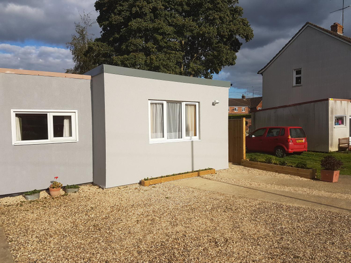 Others 5, The Lily Pad apartment & Wrens Nest studio, Swindon