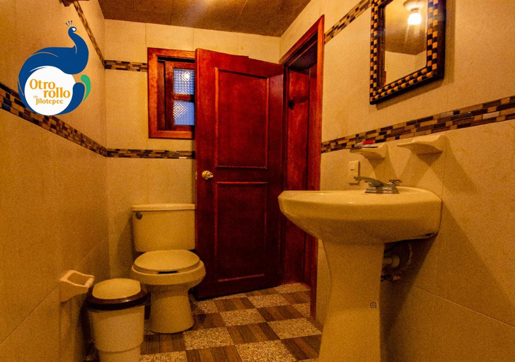 Bathroom 5, otro rollo en Jilotepec, Xochiapulco