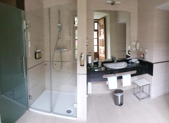 Bathroom 5, Parador De Corias, Asturias