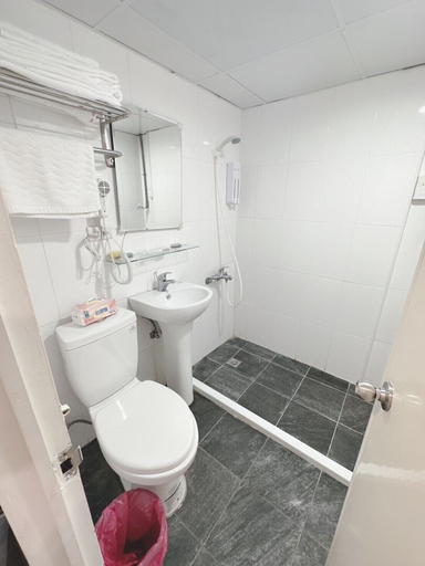 Bathroom 3, Lion City Hotel, Taipei City