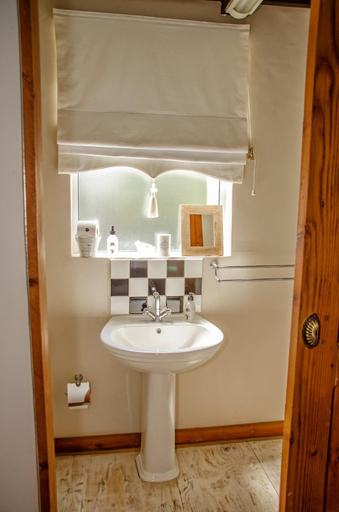 Bathroom 3, Cornerstone Bed and Breakfast Kroonstad, Fezile Dabi