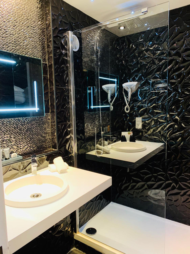 Bathroom 5, Grand Hotel de Nimes 4 etoiles, Gard