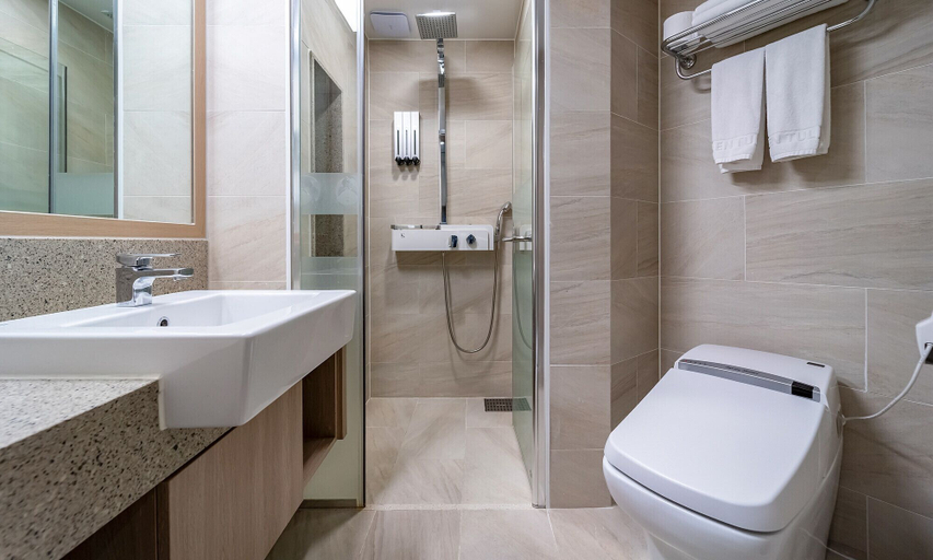 Bathroom 3, Golden Tulip Essential Namgang, Jinju