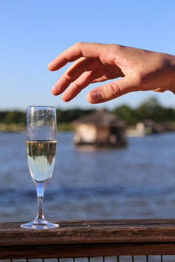 Food & Drinks, Village Flottant de Pressac, Vienne